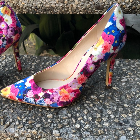 ❌ SOLD ❌ NEW Guess Floral Pumps - Picture 1 of 4